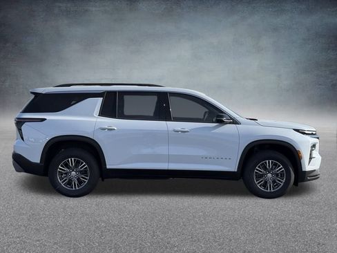 New 2026 Chevrolet Traverse LT w/ Driver Confidence Package image 2