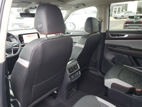 New 2026 Volkswagen Atlas Peak Edition image 11