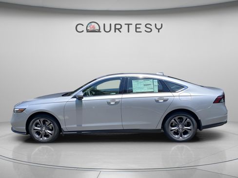 Used 2023 Honda Accord EX image 2