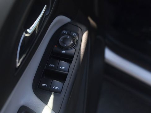 Used 2018 Chevrolet Equinox LS FWD image 25