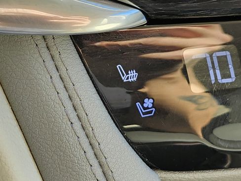 Used 2023 Cadillac XT6 Premium Luxury image 32