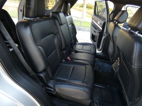 Used 2017 Ford Explorer XLT w/ Equipment Group 202A image 34