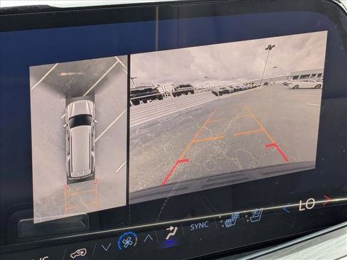 New 2025 Chevrolet Suburban Premier image 11