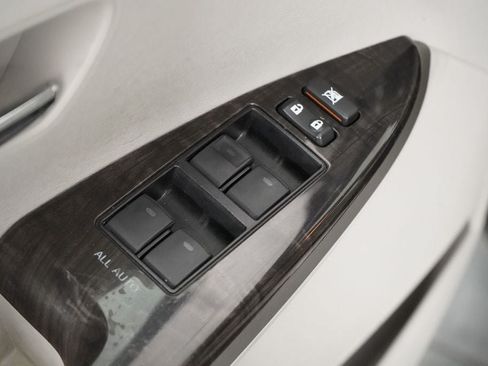 Used 2013 Toyota Venza LE FWD image 25