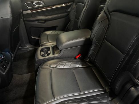 Used 2018 Ford Explorer Platinum AWD/4WD image 10