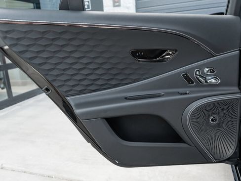Certified 2025 Bentley Flying Spur Plug-In Hybrid AWD/4WD image 33