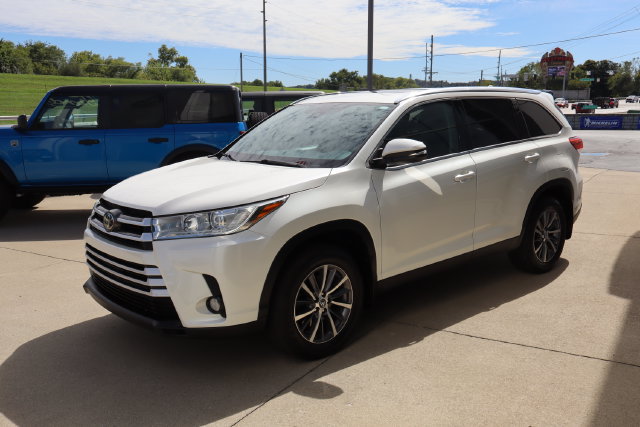 Used 2019 Toyota Highlander XLE AWD/4WD image 5