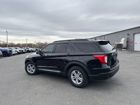 Used 2022 Ford Explorer XLT image 4