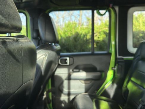 Used 2018 Jeep Wrangler Unlimited Sahara image 4