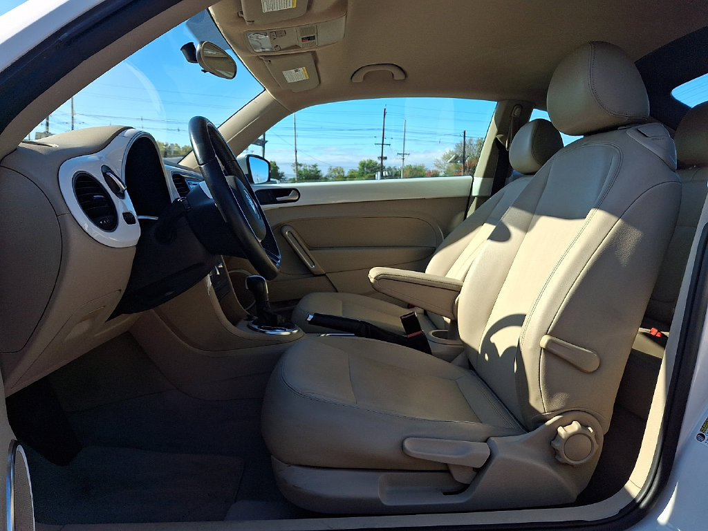Used 2014 Volkswagen Beetle 2.5 FWD image 15