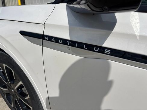 Used 2024 Lincoln Nautilus Reserve w/ Equipment Group 202A AWD/4WD image 9