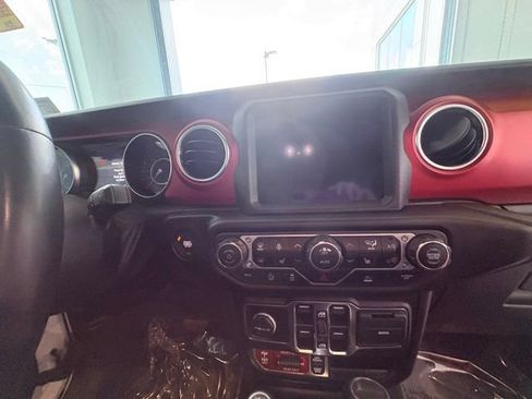 Used 2023 Jeep Gladiator Rubicon w/ Cold Weather Group AWD/4WD image 29