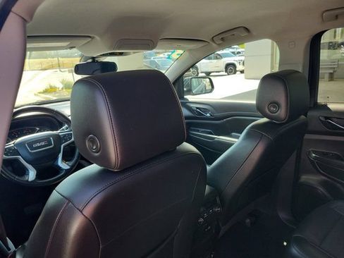 Used 2023 GMC Acadia SLT FWD image 13