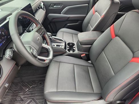 Used 2024 Chevrolet Colorado Z71 w/ Z71 Convenience Package 2 image 12