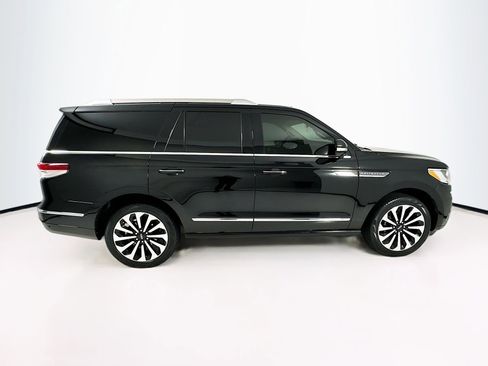 Used 2022 Lincoln Navigator Reserve image 9