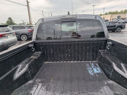 Used 2020 Toyota Tacoma TRD Sport AWD/4WD image 9
