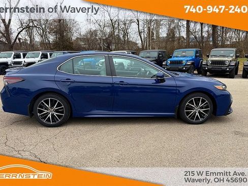 Used 2023 Toyota Camry SE image 19