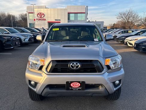 Used 2015 Toyota Tacoma 4x4 Access Cab V6 image 2