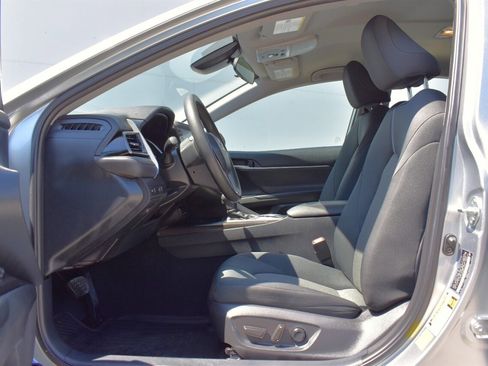 Used 2021 Toyota Camry LE FWD image 10