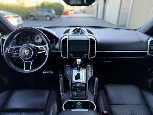 Used 2017 Porsche Cayenne S Platinum AWD/4WD image 18