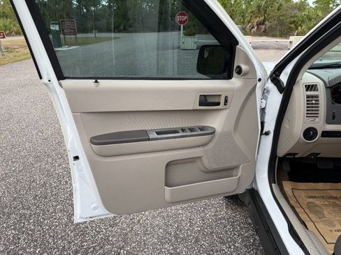 Used 2011 Ford Escape XLS w/ 101A Rapid Spec Order Code image 9