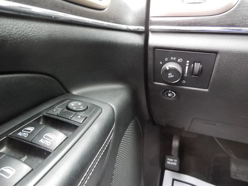 Used 2015 Jeep Grand Cherokee Limited w/ Luxury Group II AWD/4WD image 45