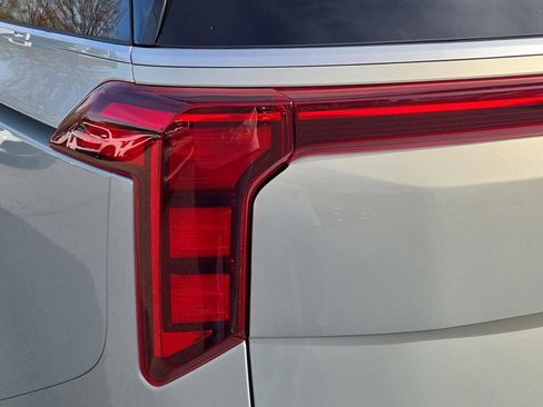 New 2026 Kia Carnival EX image 12