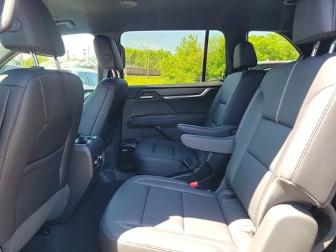 Used 2025 GMC Acadia Elevation w/ Elevation Premium Package FWD image 12