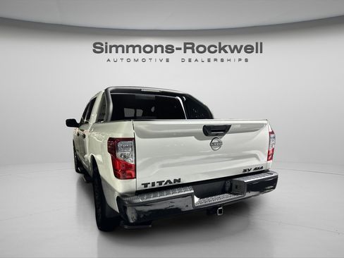 Used 2024 Nissan Titan SV w/ SV Bronze Edition Package image 11