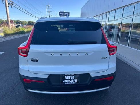 Used 2025 Volvo XC40 B5 Core AWD/4WD image 4