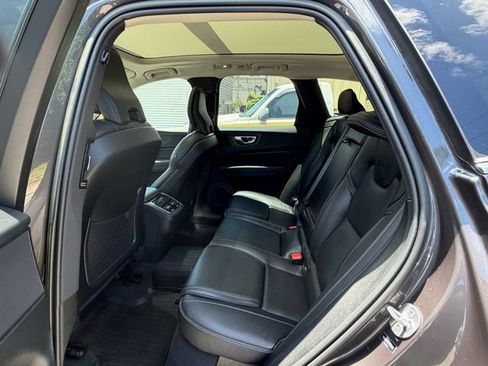 Used 2023 Volvo XC60 B5 Ultimate w/ Protection Package Premier FWD image 14