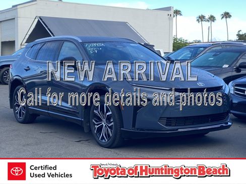 Used 2025 Toyota Crown Signia AWD/4WD image 1