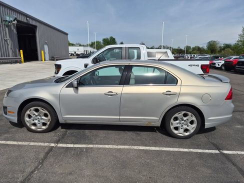 Used 2010 Ford Fusion SE FWD image 4