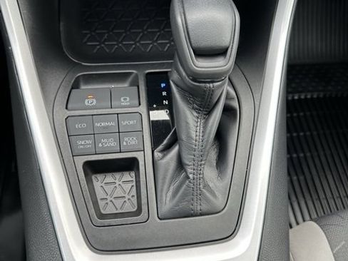 Used 2020 Toyota RAV4 XLE image 14