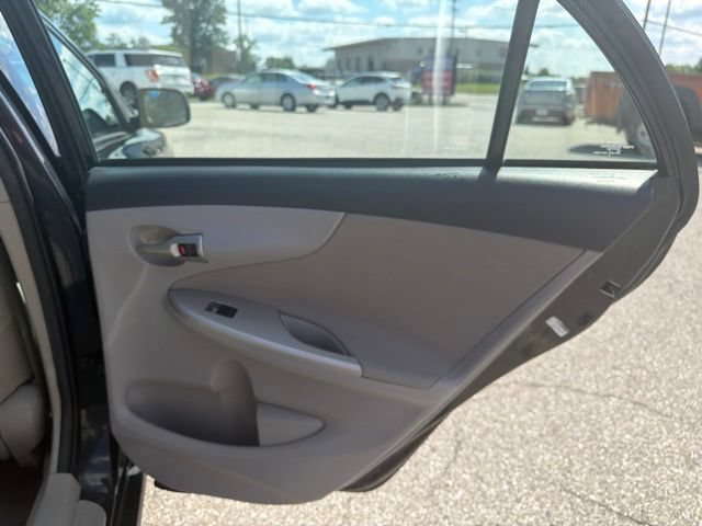 Used 2013 Toyota Corolla LE FWD image 25