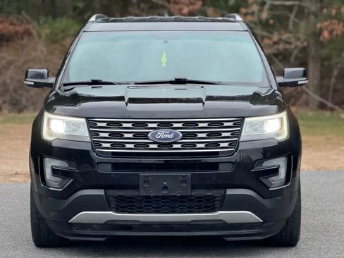 Used 2016 Ford Explorer XLT w/ Equipment Group 202A AWD/4WD image 3