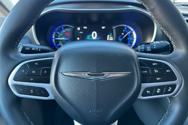 Used 2024 Chrysler Pacifica Limited FWD image 27