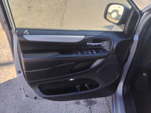 Used 2016 Dodge Grand Caravan R/T image 9
