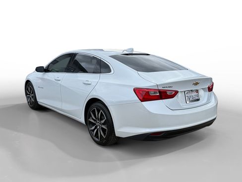 Used 2017 Chevrolet Malibu LT w/ Leather Package image 3