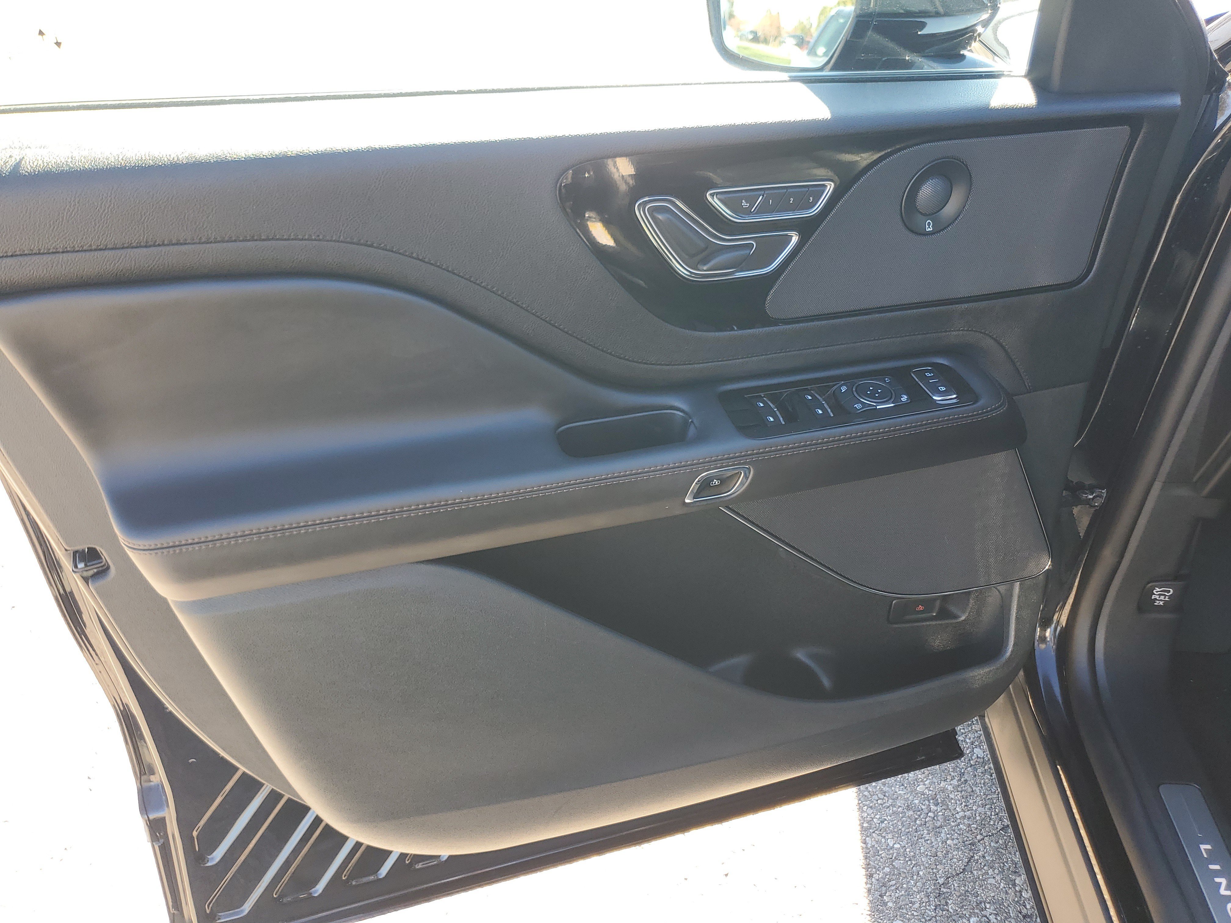 Used 2023 Lincoln Aviator Reserve w/ Equipment Group 201A AWD/4WD image 10