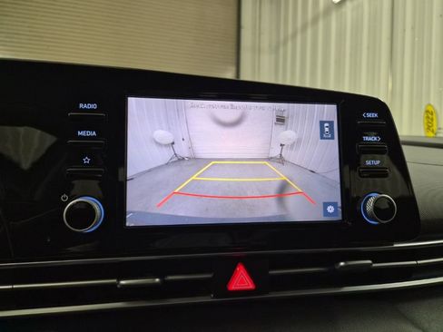 Used 2022 Hyundai Elantra SEL w/ Convenience + Premium Package image 28