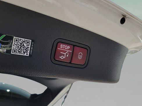 Certified 2025 Mercedes-Benz GLC 300 image 30