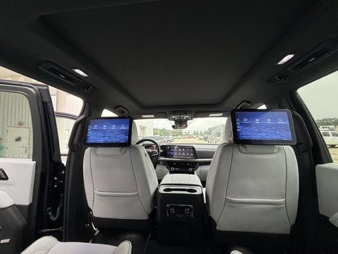 New 2026 Chevrolet Suburban Premier image 10