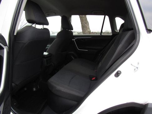 Used 2021 Toyota RAV4 LE image 13