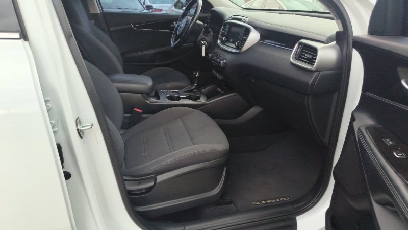 Used 2017 Kia Sorento FWD w/ LX Convenience Package image 13