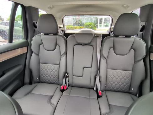 Used 2025 Volvo XC90 B5 Plus AWD/4WD image 12