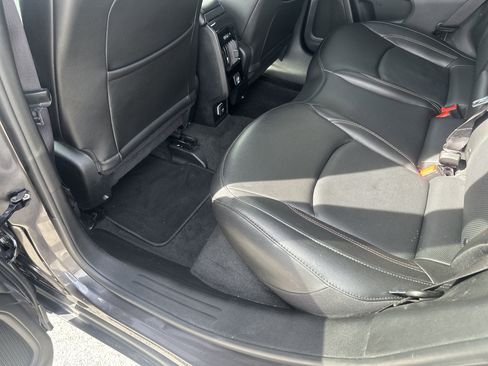 Used 2022 Jeep Compass Limited image 18