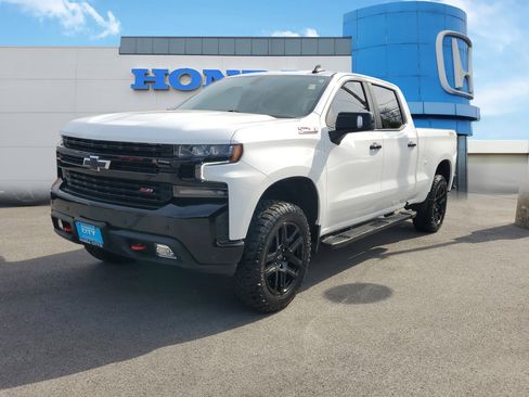 Used 2022 Chevrolet Silverado 1500 LT Trail Boss w/ Safety Package AWD/4WD image 2