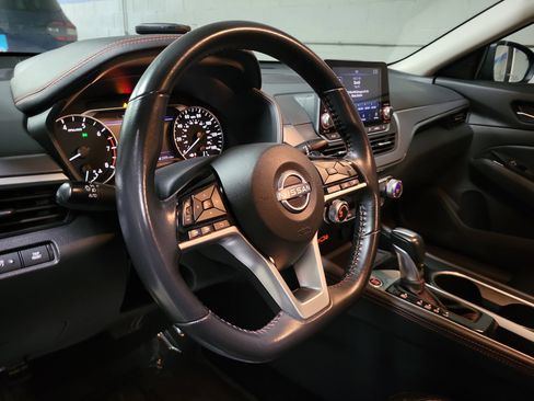 Used 2024 Nissan Altima 2.5 SR FWD image 15