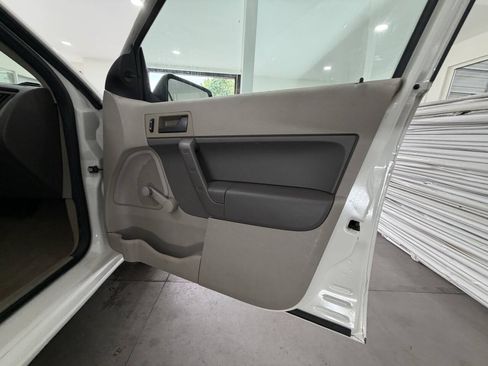 Used 2011 Ford Focus S FWD image 13